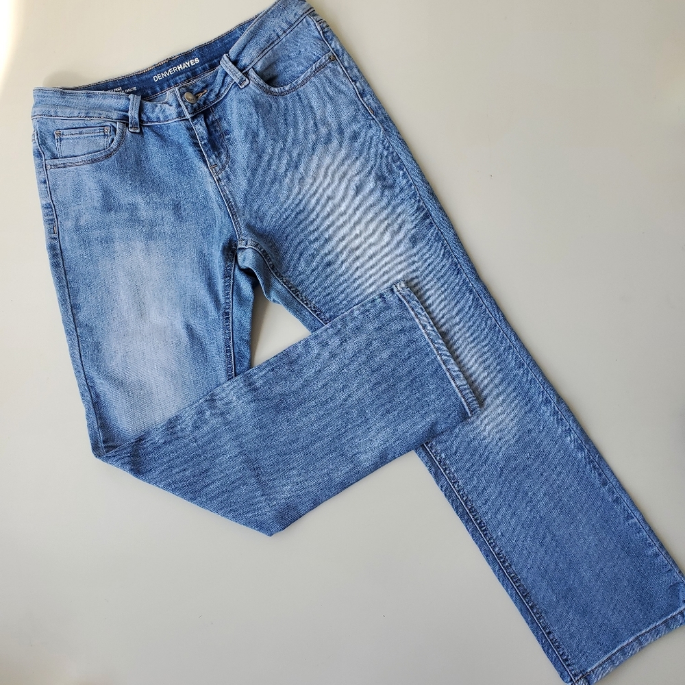 Mid Rise straight faded Jeans